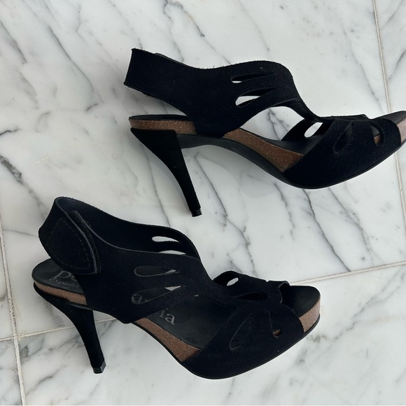Black suede Pedro Garcia platform heels Size 37 1/2. - Picture 2 of 5